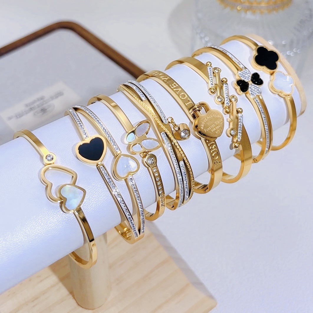 Nuevo estilo transfronterizo pulsera de diamantes de moda de acero de titanio pulsera al por mayor temperamento de lujo ligero femenino sentido de alto nivel estilo nicho
