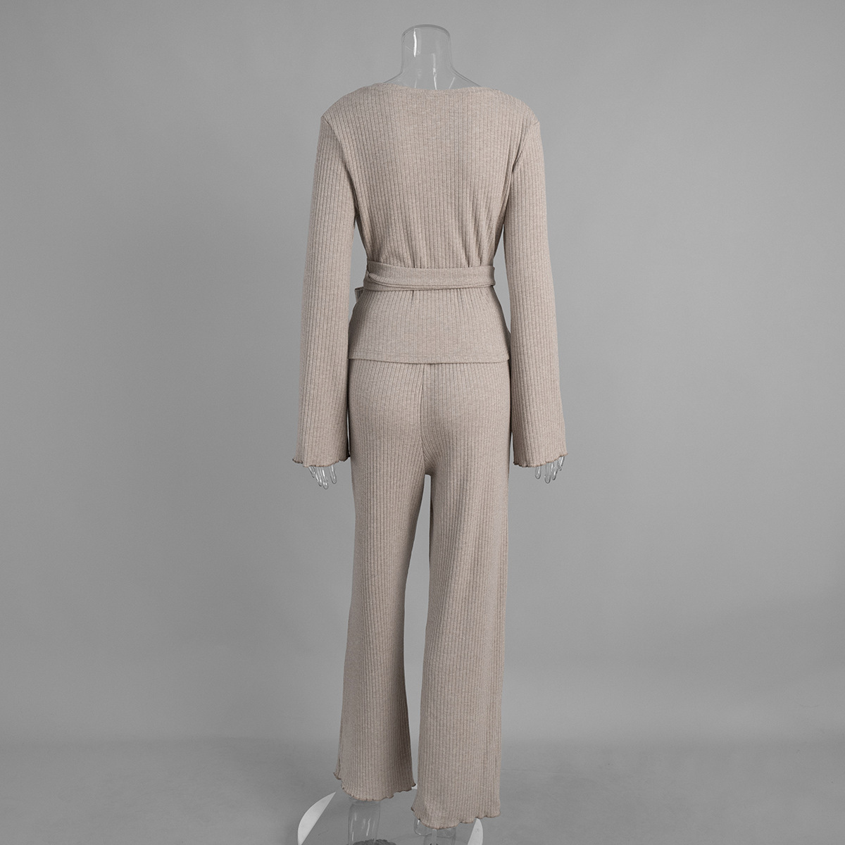 Dames gebreide tweedelige set met v-hals en ribbelstructuur_voghion.com