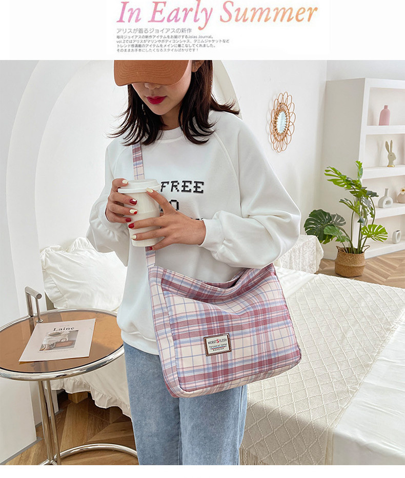 2022 New single-shoulder women's trendy checkered Korean style versatile crossbody bag for boys and girls, textbook bag undefined