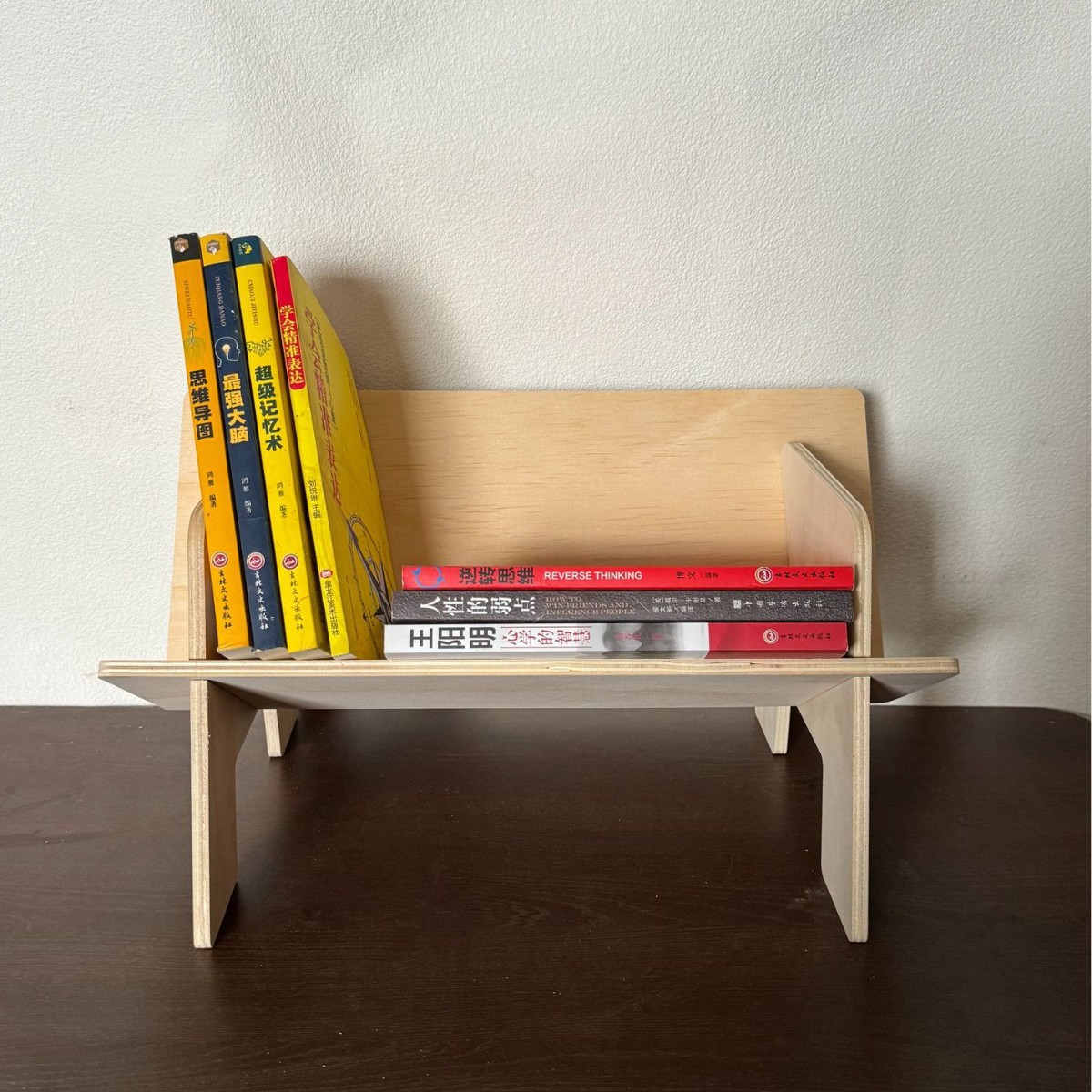 Estante de madera estante de almacenamiento tridimensional estante de organización de estudiantes Oficina estante pequeño estante revista CD estante de almacenamiento organización estantería