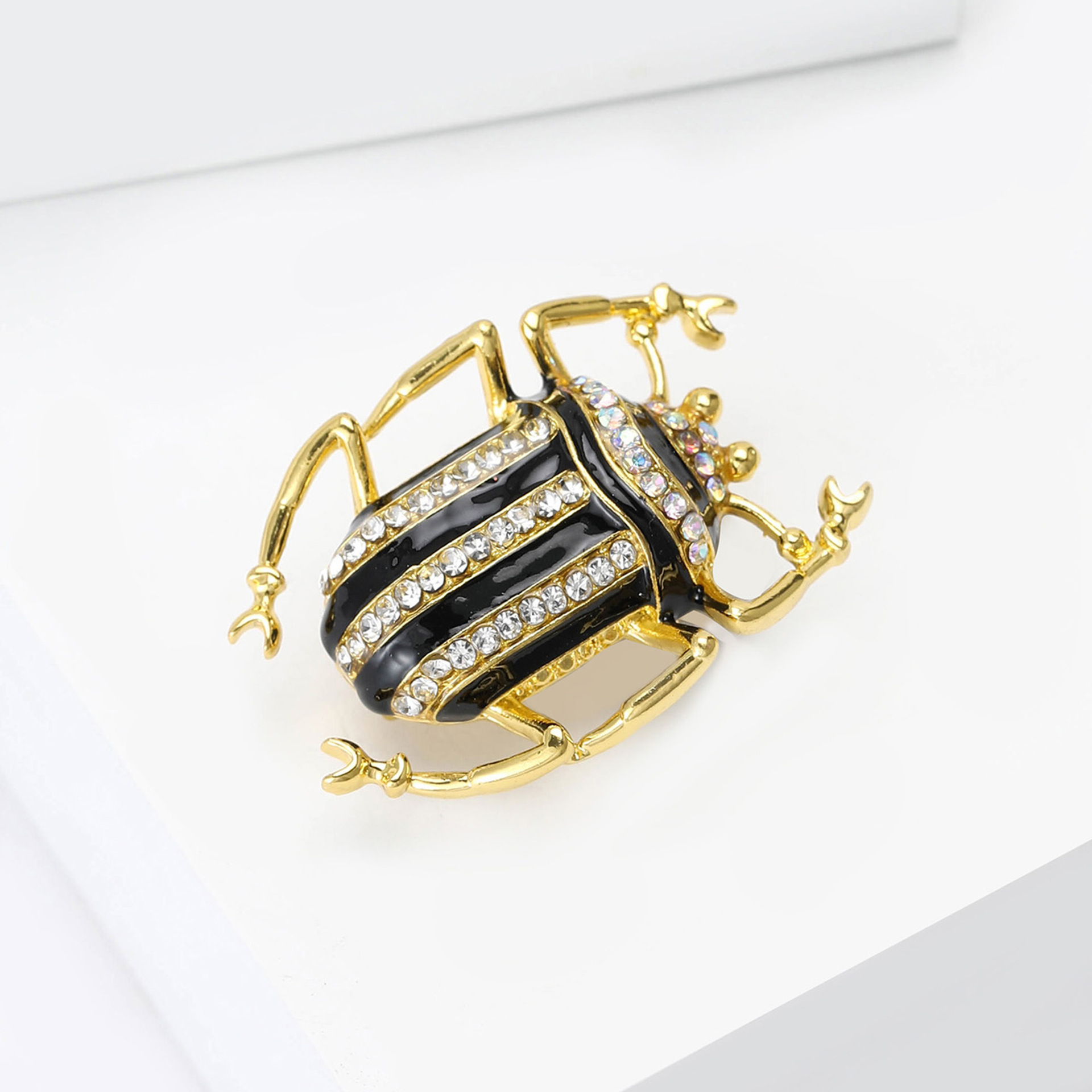Europe and the United States hot-selling alloy enamel rhinestone beetle brooch exquisite creative men's and women's clothing corsage jewelry pins