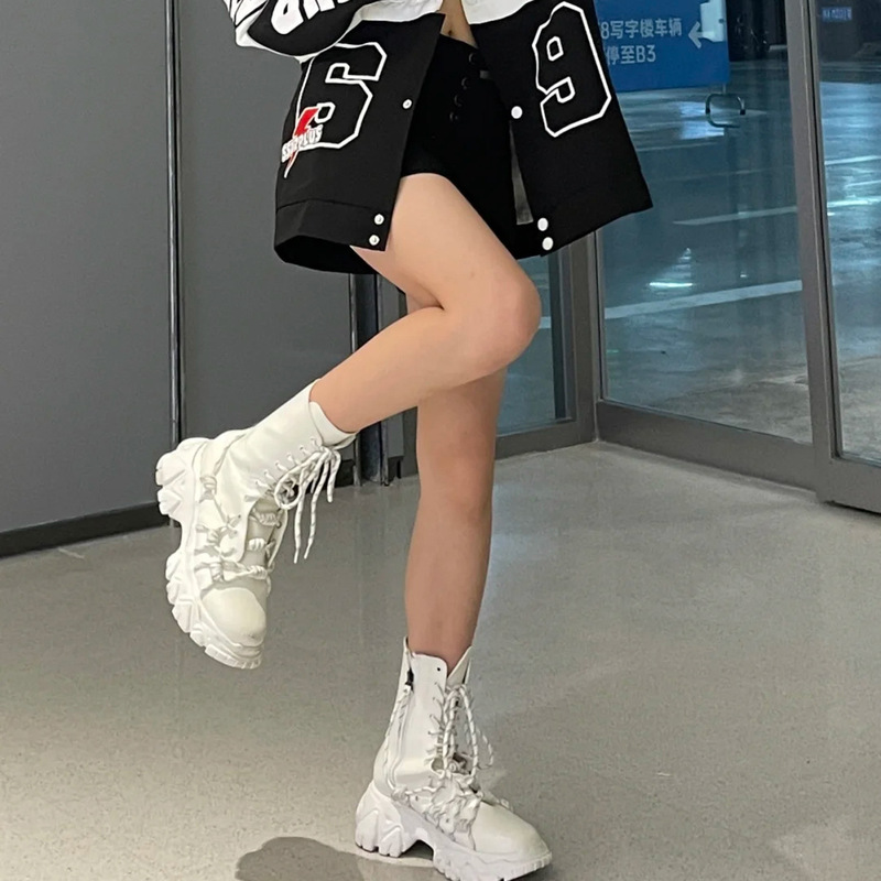 封帆同款牙齿增高厚底中筒靴子黑色漆皮马丁靴女反光鞋带休闲短靴|undefined