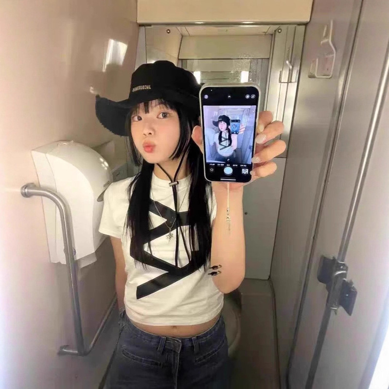 Minimalist Niche Aesthetic Short Letter Print Women's Short Sleeve Personalized T-Shirt Trendy Brand Slim Fit Revealing Navel