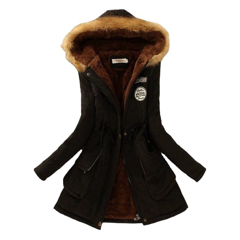 Зимнее новое женское пальто 2025 года: утепленное, средней длины, из вельвета с меховым воротником, с военным нашивным декором, на флисовой подкладке, с завышенной талией, очень теплое.