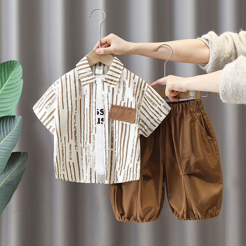 7881 traje de camisa a rayas para niños 2025 verano nuevo estilo bebé camisa de manga corta verano para niños traje de tres piezas de moda