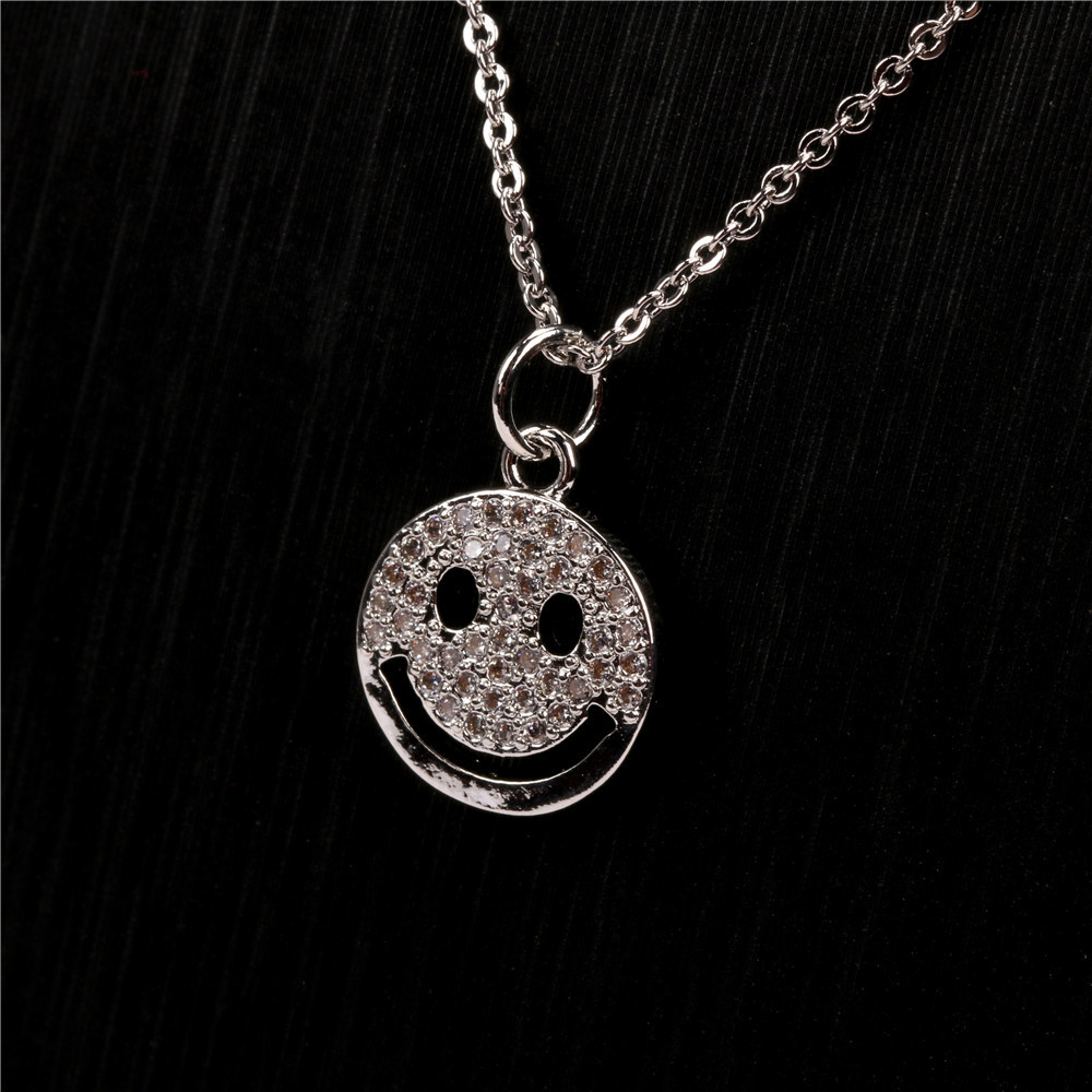 Wholesale Fashion Smiley Face Round Pendent Necklace display picture 4