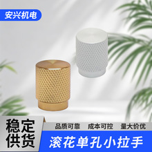 �F�����s�X�Ͻ��ο׽�ɫС���ֺ�ɫ�A�͙�����ό����~���z����