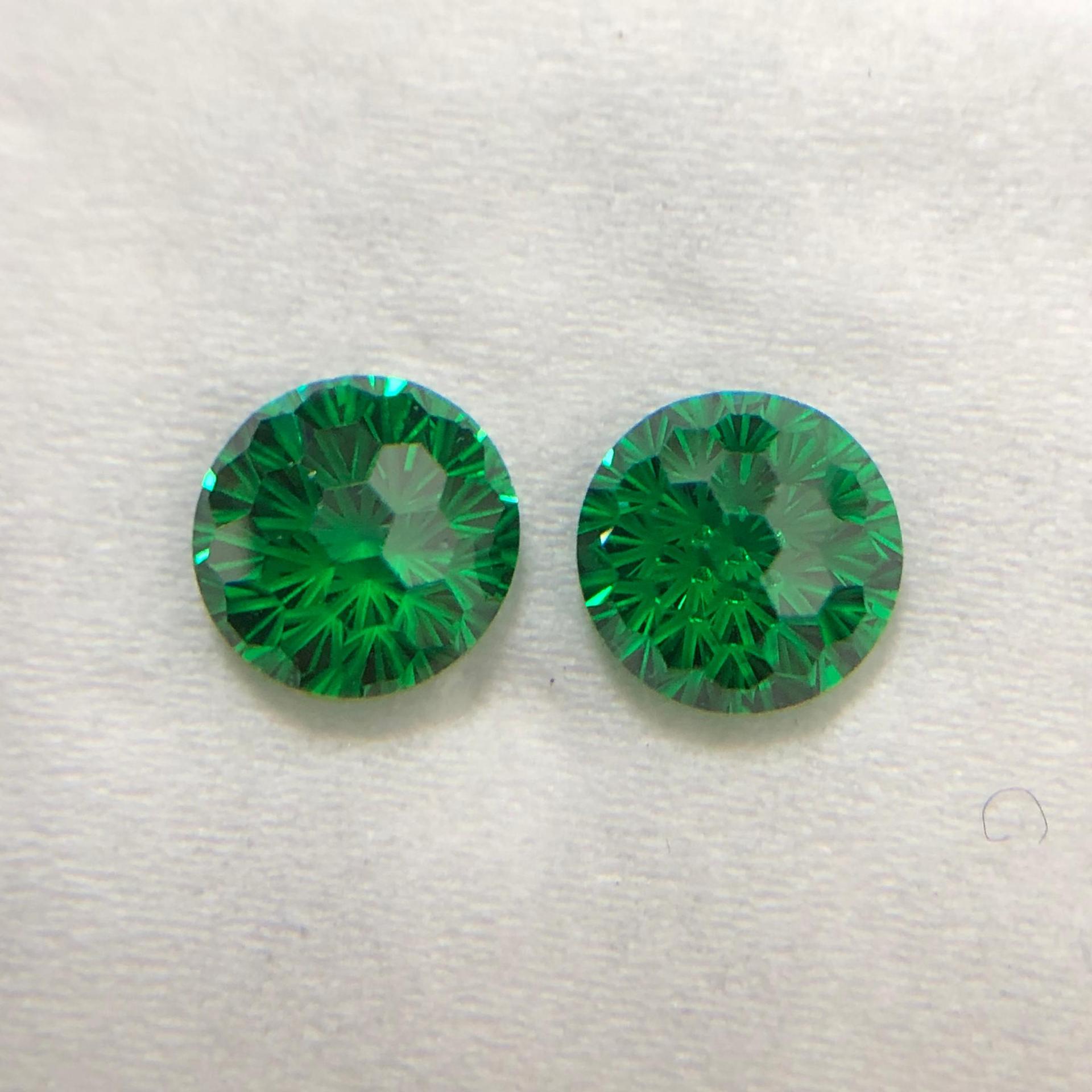 진한 녹색 지르코늄