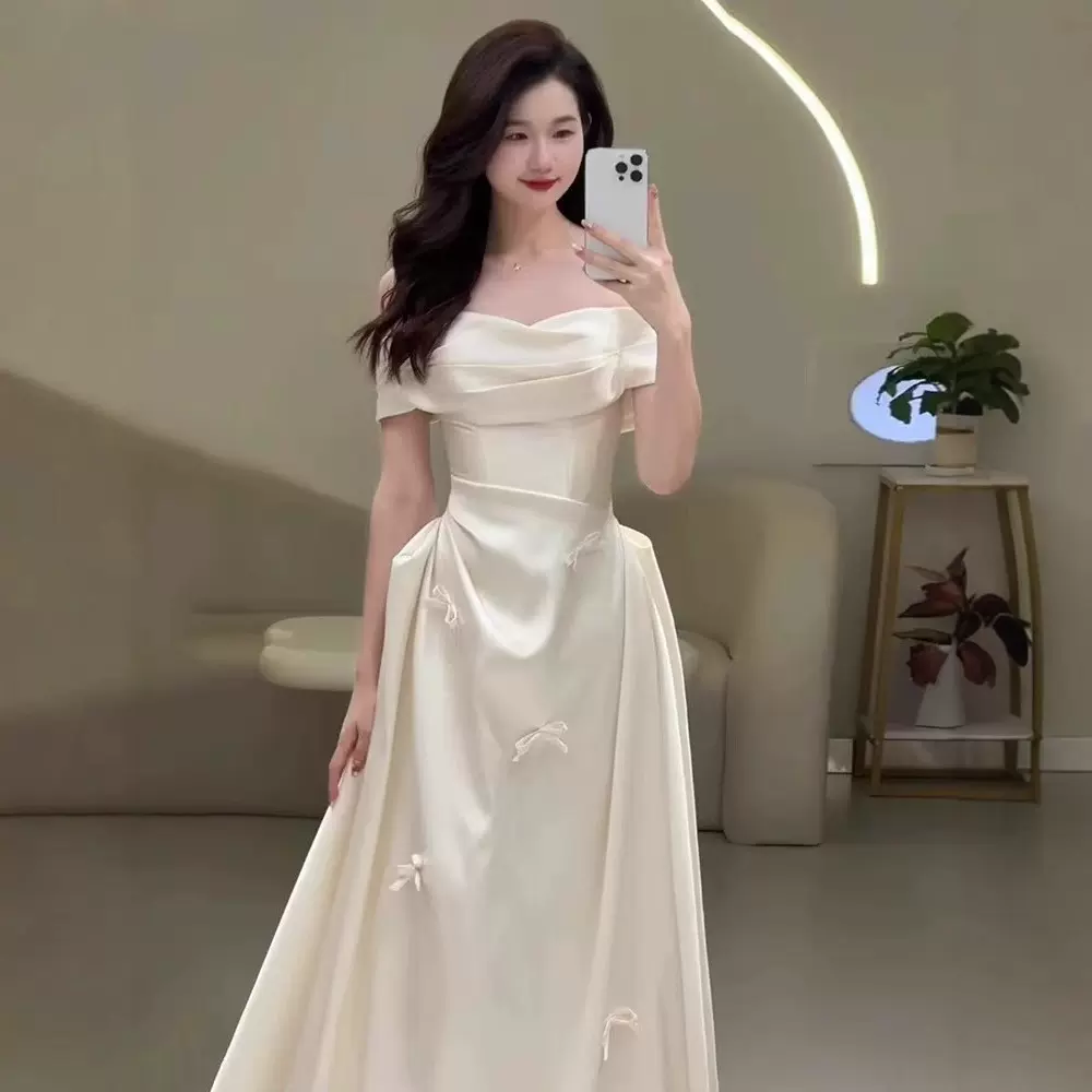 大码缎面轻婚纱一字肩胖MM新娘简约订婚领证登记礼服出门纱加大