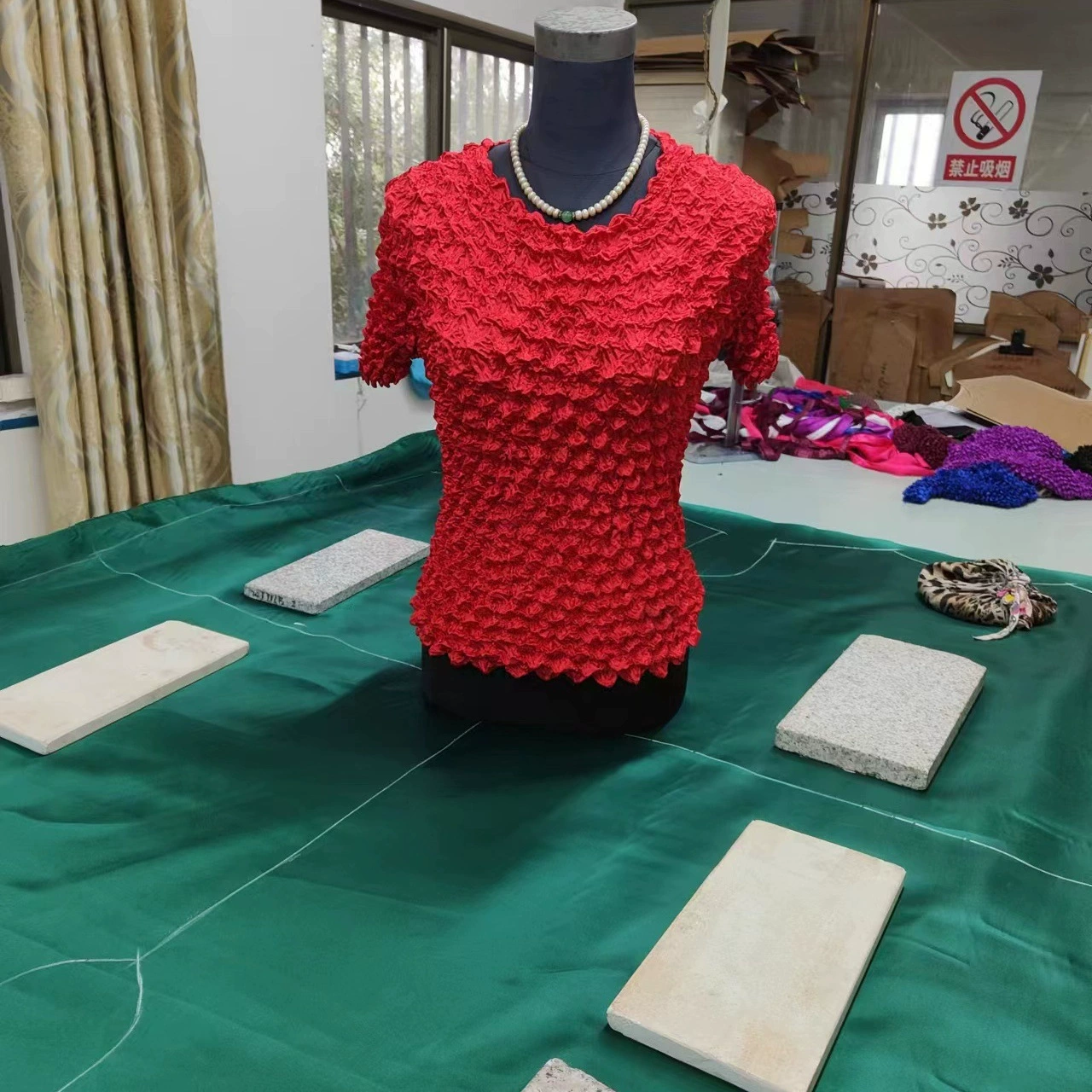 Рубашка больших размеров с рукавом пять четвертей, также известная как рубашка «ананас», «волшебная рубашка», «рыбья чешуя», «ежик», все по фабричным ценам, приталенный крой.