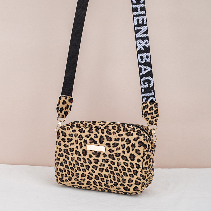 Women's Small Pu Leather Leopard Streetwear Square Zipper Square Bag display picture 7