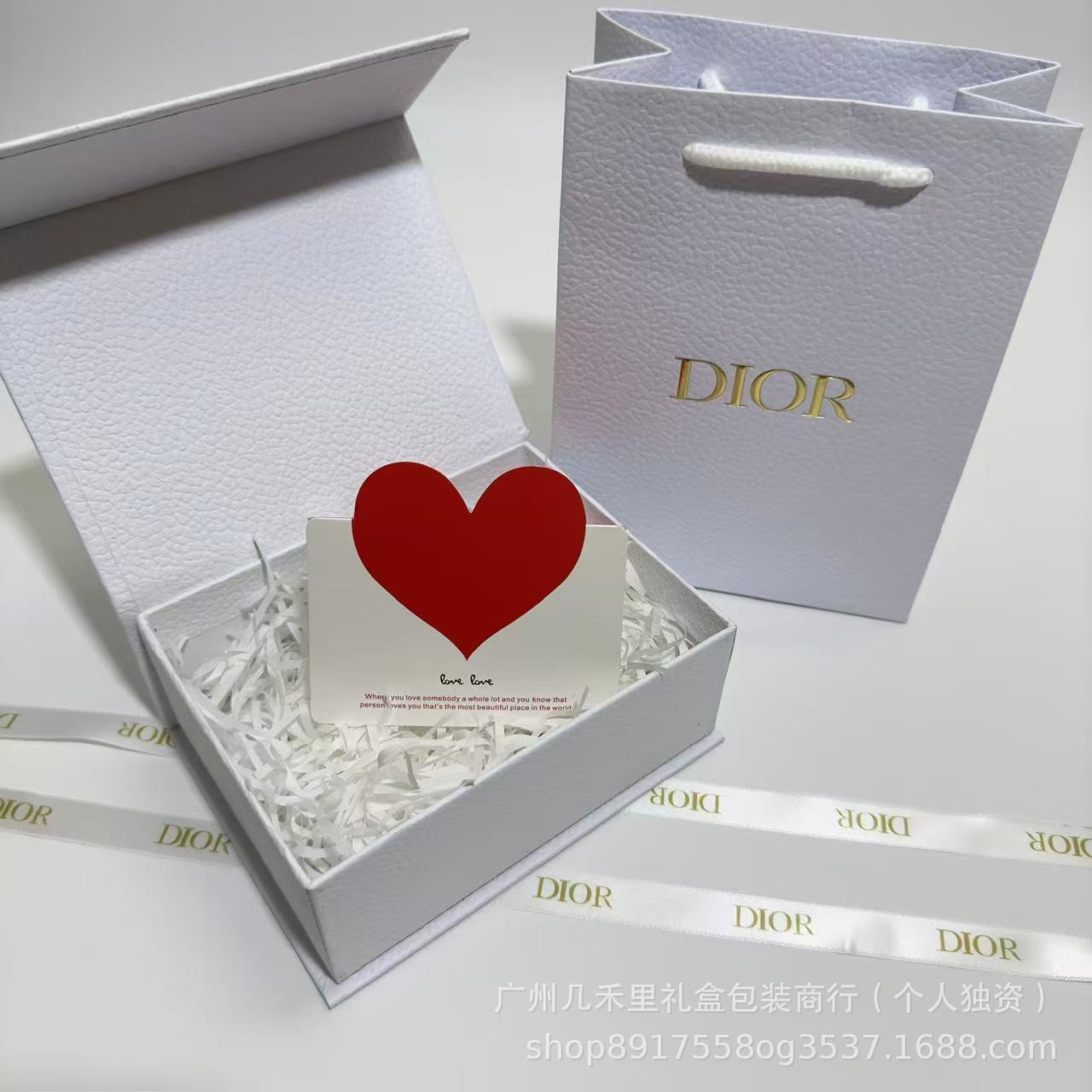 Gold logo D book; box set: gift box + gift bag + ribbon + greeting card + raffia