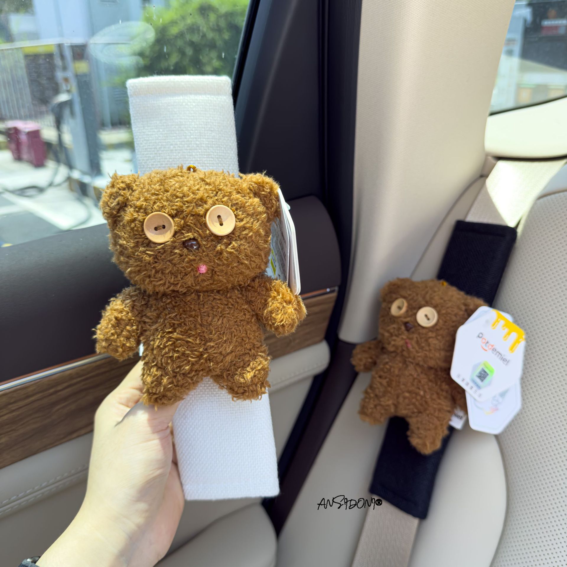 Authentic Minions Car Seatbelt Shoulder Pads Anti-Strangle Car Seatbelt Cover Car Interior Decoration Ornament for Women