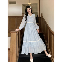 温柔风蕾丝花边v领连衣裙女2025秋款法式气质雪纺长袖蓝色A字长裙
