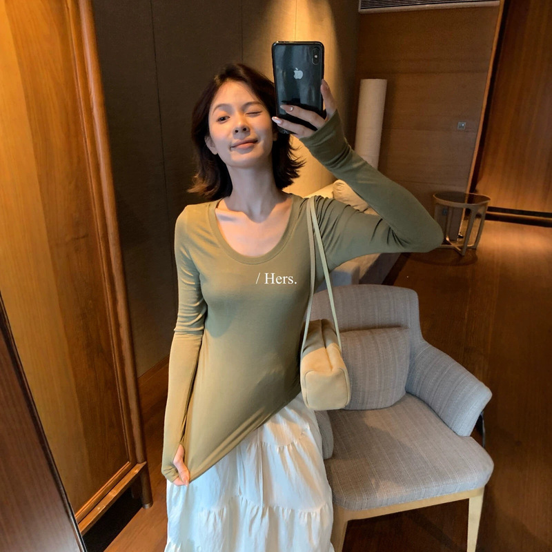 Hers Sweet Autumn Minimalist Style Basic Versatile Slim-Fit Waist-Cinching Round-Neck Long-Sleeve Women's Base Shirt 66753 Hers Sweet Autumn Minimalist Style Basic Versatile Slim-Fit Waist-Cinching Round-Neck Long-Sleeve Women's Base Shirt 66753