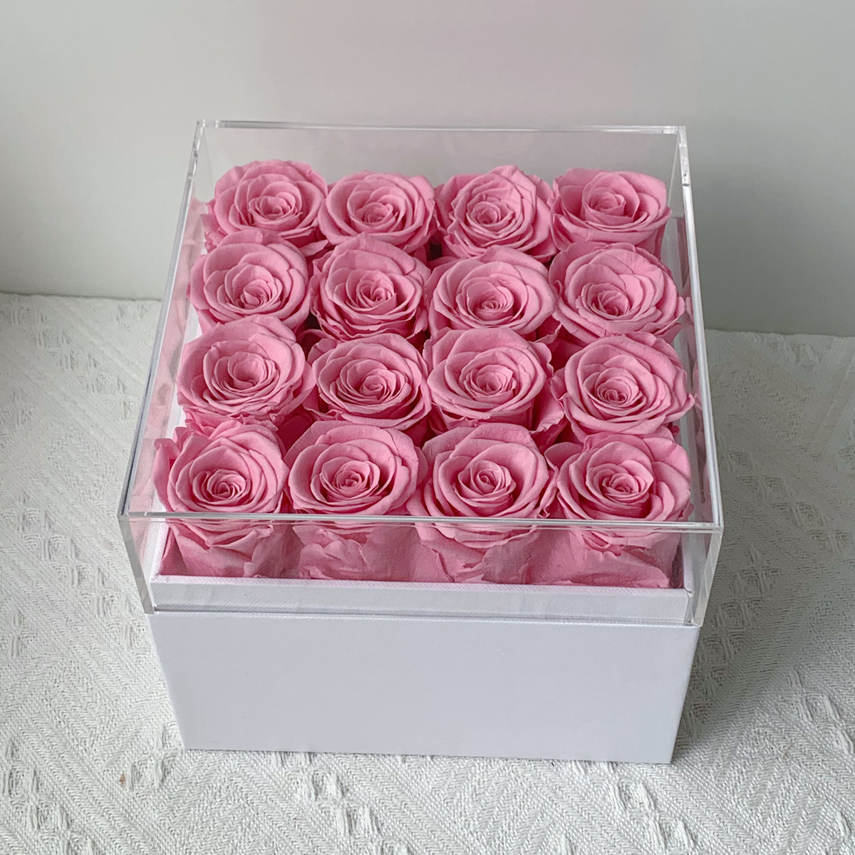 Cubierta acrílica caja cuadrada 16 flores