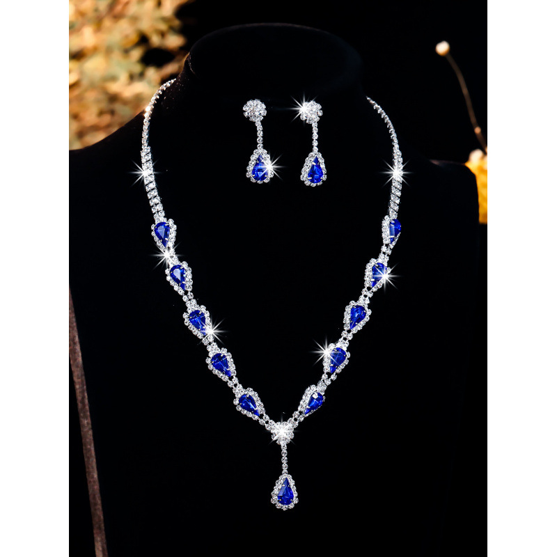 Bruidssieraden set met strass ketting en oorbellen elegant_voghion.com