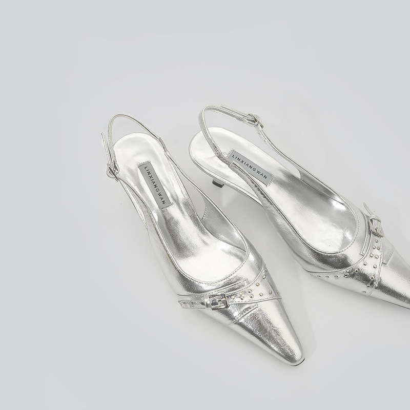 La marea no es una chica oscura ~ Zapatos negros de tacón alto, diseño, nicho, remaches de estilo antiguo, sandalias de oro coreanas, mujeres