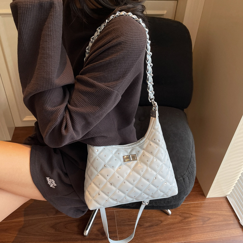 Versión coreana del pequeño bolso de cadena de viento fragante 2025 verano nuevo bolso femenino moda bolso de hombro con diamantes bolso bandolera bordado con diamantes
