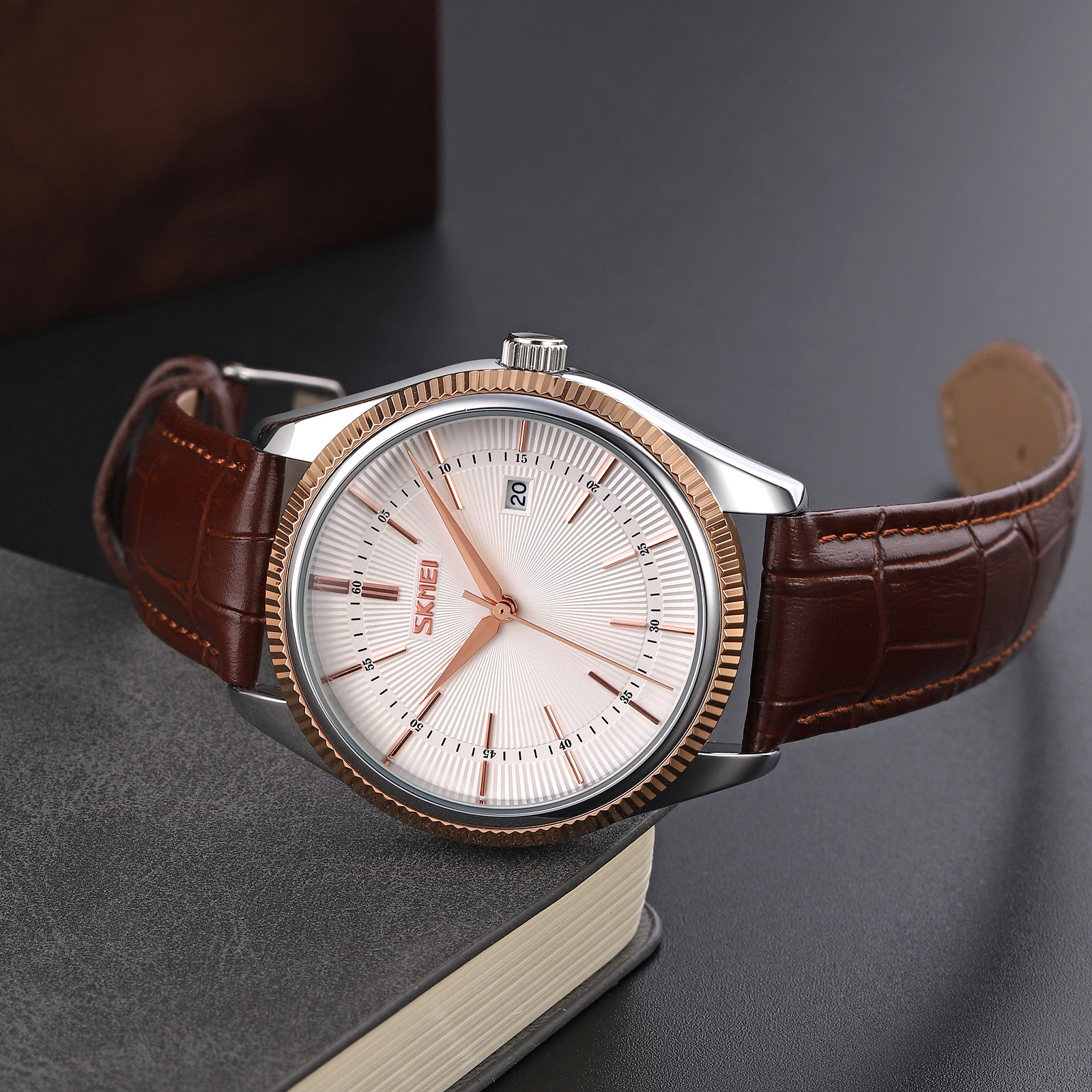 Momento de calendario casual correa relojes de cuarzo de negocios minimalistas relojes de pulsera de hombre punto transfronterizo fábrica de fuente personalizada