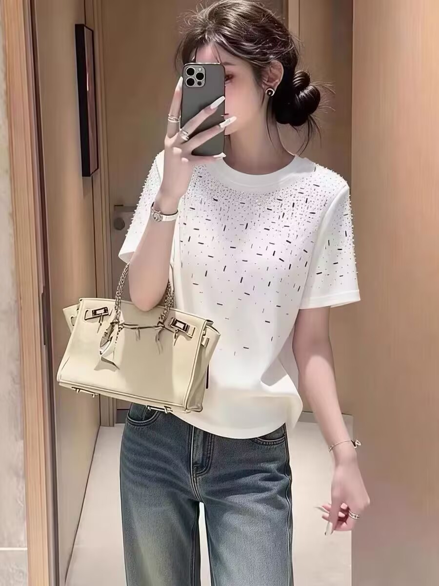 Áo thun nữ cổ tròn tay ngắn rộng thùng thình, đính đá lấp lánh — đen