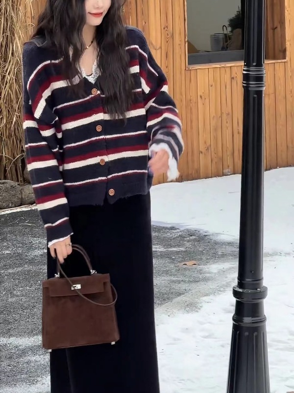 条纹设计时髦显瘦条纹开衫上衣 +百搭松紧腰弹力针织小黑裙|undefined