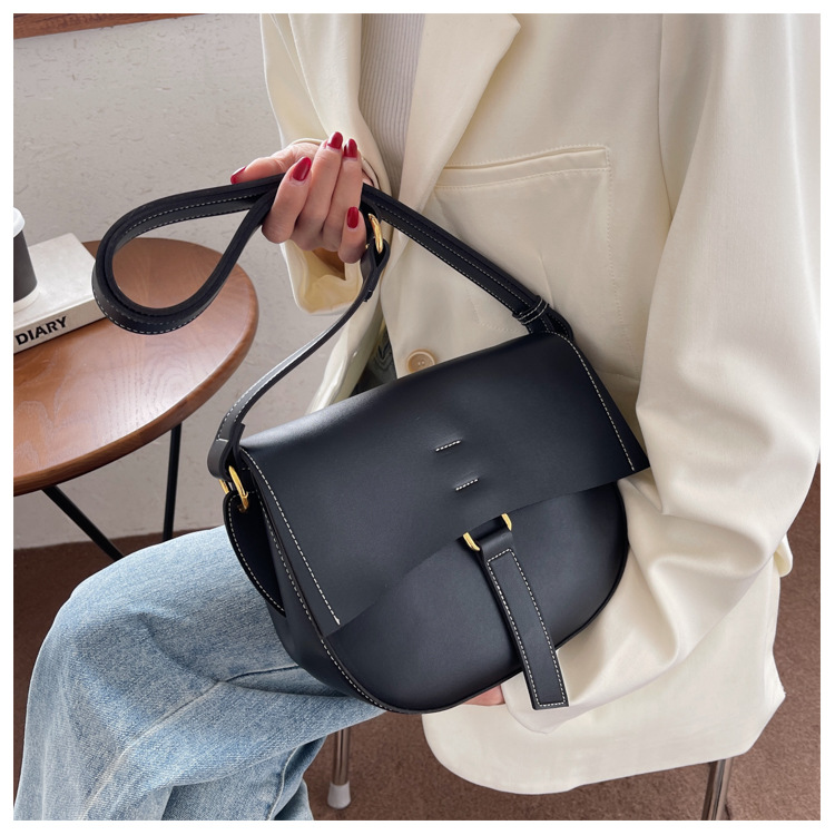 Fashion One Shoulder Messenger Solid Color Saddle Bag Wholesale display picture 4