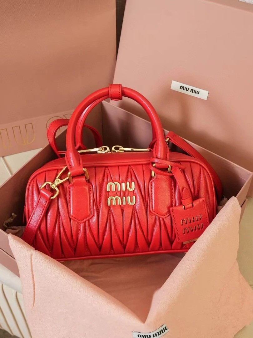 2024miu ミウミウ レディースバッグ ファッションプリーツボウリングバッグ ショルダーバッグ ハンドバッグ クロスボディバッグ ボストンバッグ ピローバッグ