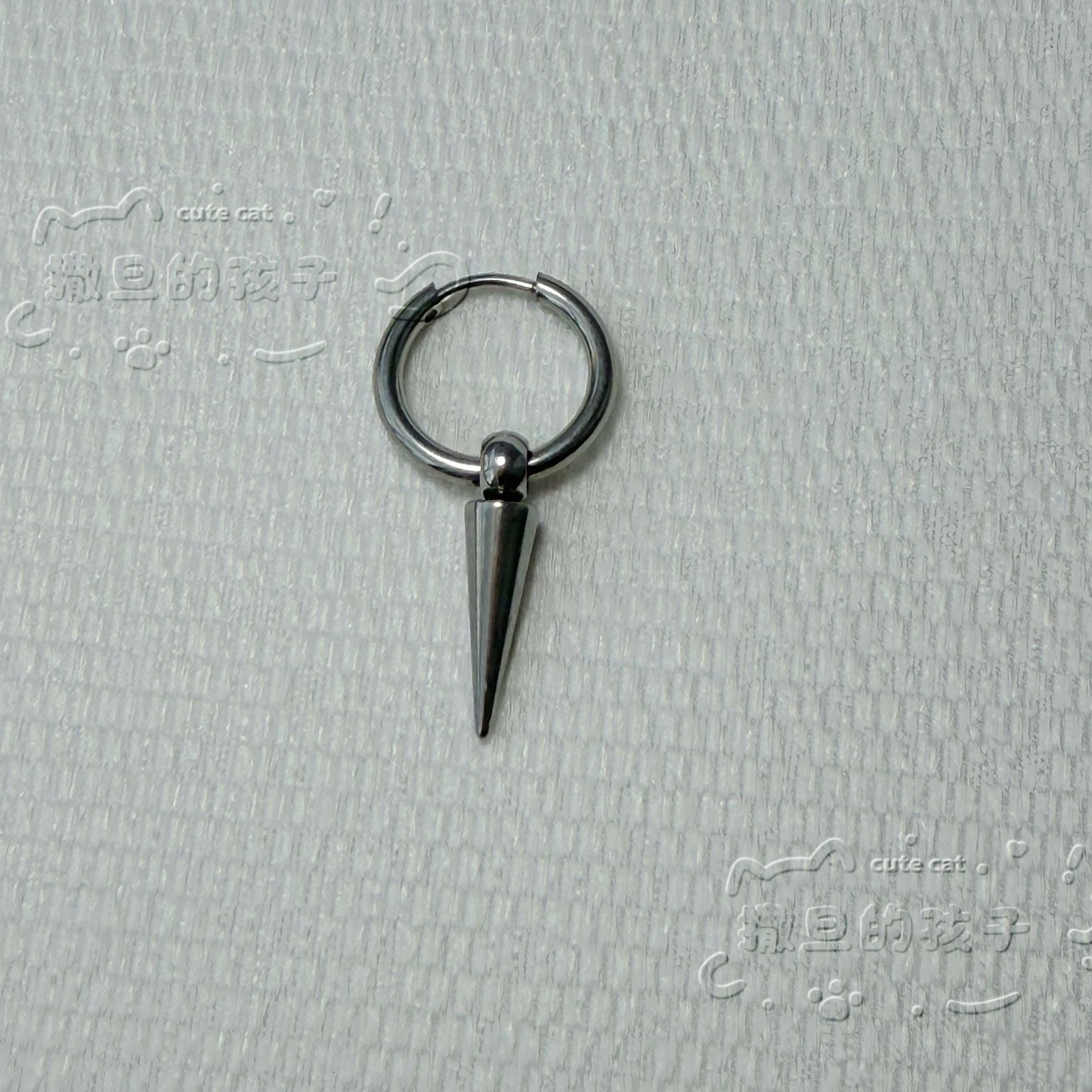 16G labret stud size and finish detail