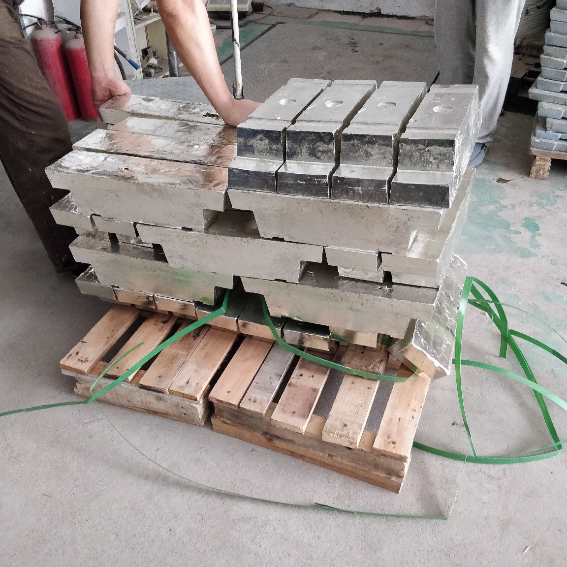 金属锡原料厂直销纯度≥ 99.99%高纯度锡无铅锡块优质现货多多