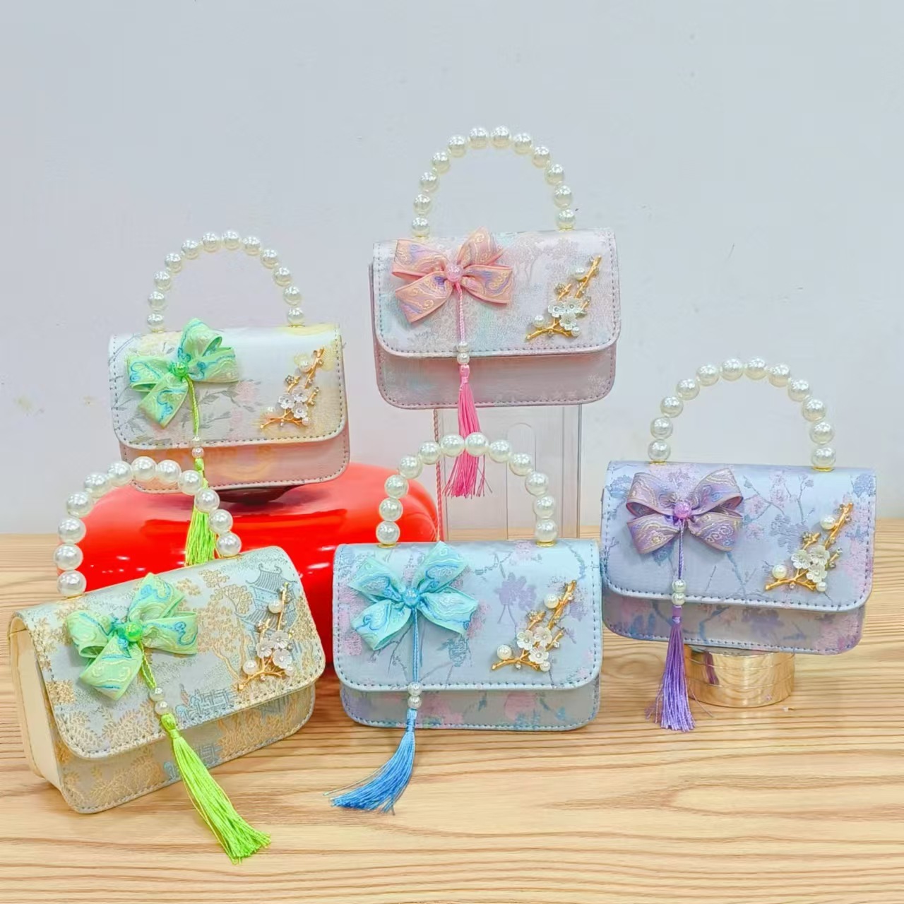 Bolsas de niños arco de estilo chino borda de niña pequeña princesa perla bolsa de cambio de mano al por mayor