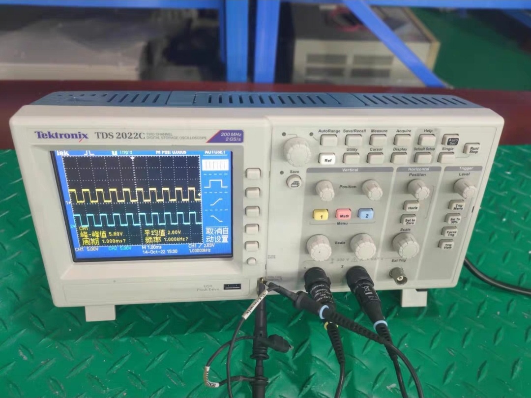 美国Tektronix泰克TDS2022C数字存储示波器 两百带宽2G采样率包邮