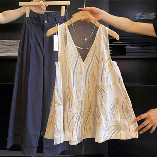 French-Style Summer V-Neck Embroidered Jacquard Sleeveless Vest for Women, Loose Design with a Unique and Sexy Backless Shirt Top