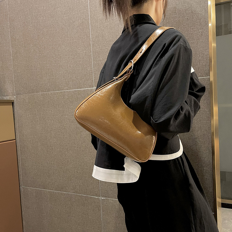 Nicho de alta calidad crack portátil pequeña bolsa para las mujeres 2023 nuevo otoño y el invierno de la moda bolsa de axilas todo-fósforo bolsa de hombro