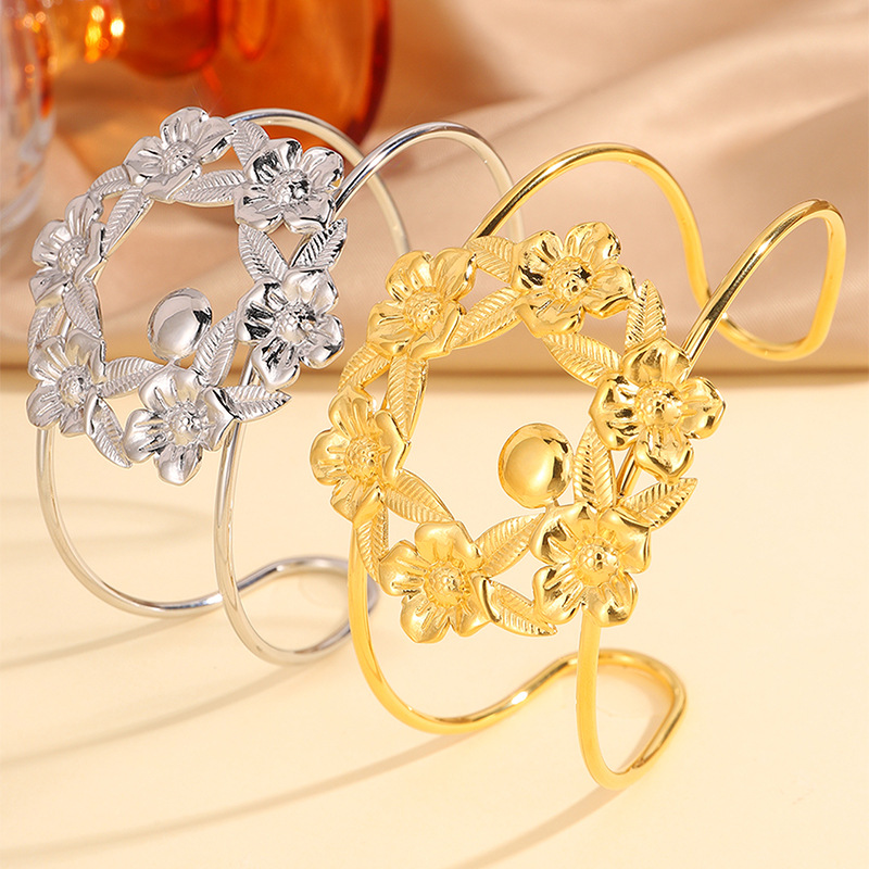 Brazalete de flores anchas de moda europea y americana no se desvanece abertura brazalete de acero de titanio se puede bañar brazalete exagerado al por mayor