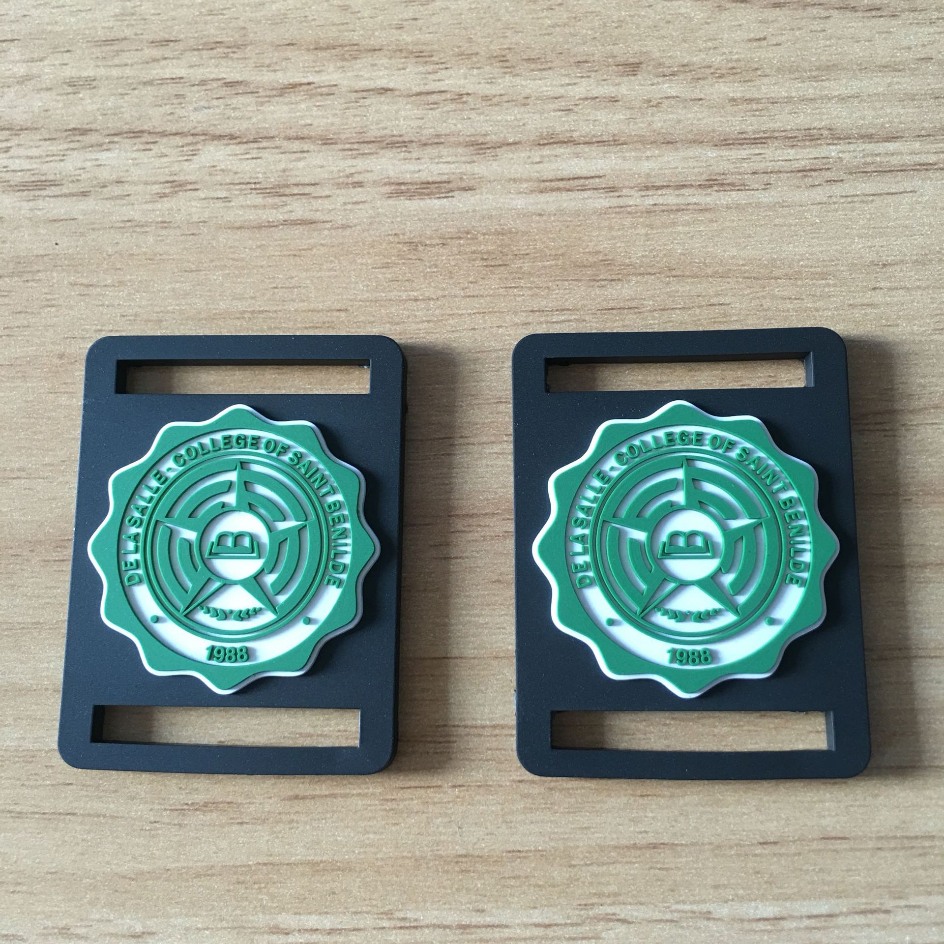 东莞工厂家供应PVC硅胶滴胶软胶止滑扣魔术贴胶章十字耳机孔胶章