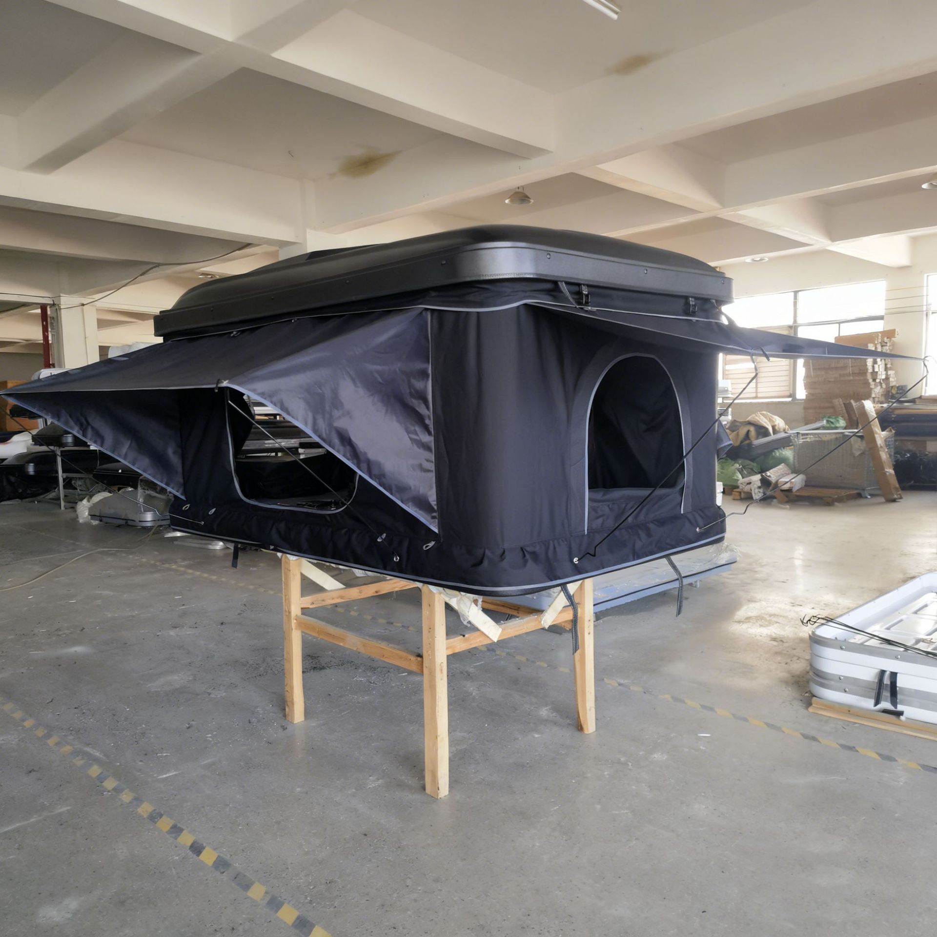 Elevación automática de techo duro al aire libre a prueba de lluvia y protección solar plástico ABS gran tienda de techo de sombrilla