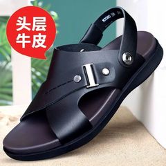 【トップ牛革】夏のサンダル男性の本革はサンダルを履いています。