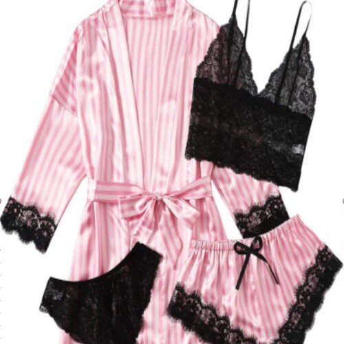 Sexy lace suspender shorts with ruffled trim—European and American hot-selling women's loungewear four-piece set, wholesale directly from the source.