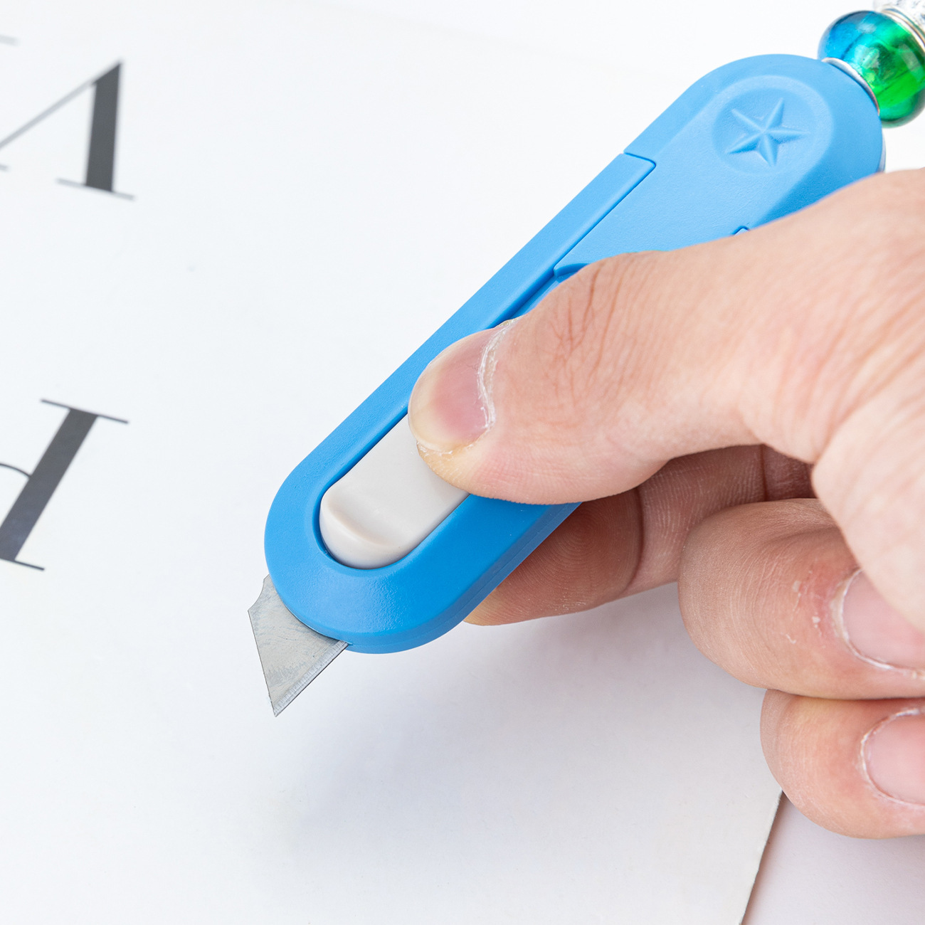 Nuevo cuchillo de entrega de cuentas DIY portátil desmontable cuchillo de entrega de cuchillo de oficina estudiantil cortador de papel cuchillo de mano desmontable artefacto mágico