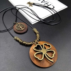 スポット新作春と秋のエスニックスタイル二層木製合金四つ葉のクローバーセーターチェーン綿とリネンの衣類の女性のネックレス
