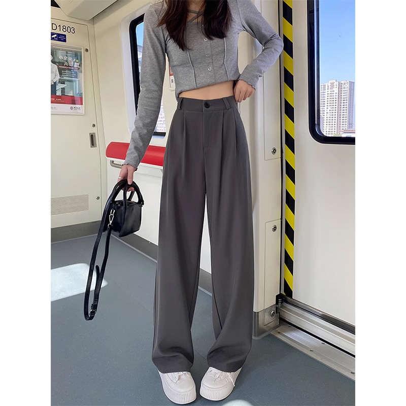 グレーのワイドパンツの女性春と秋の新型ハイウエストの垂れ下がった感じがゆったりしていて、やせています。