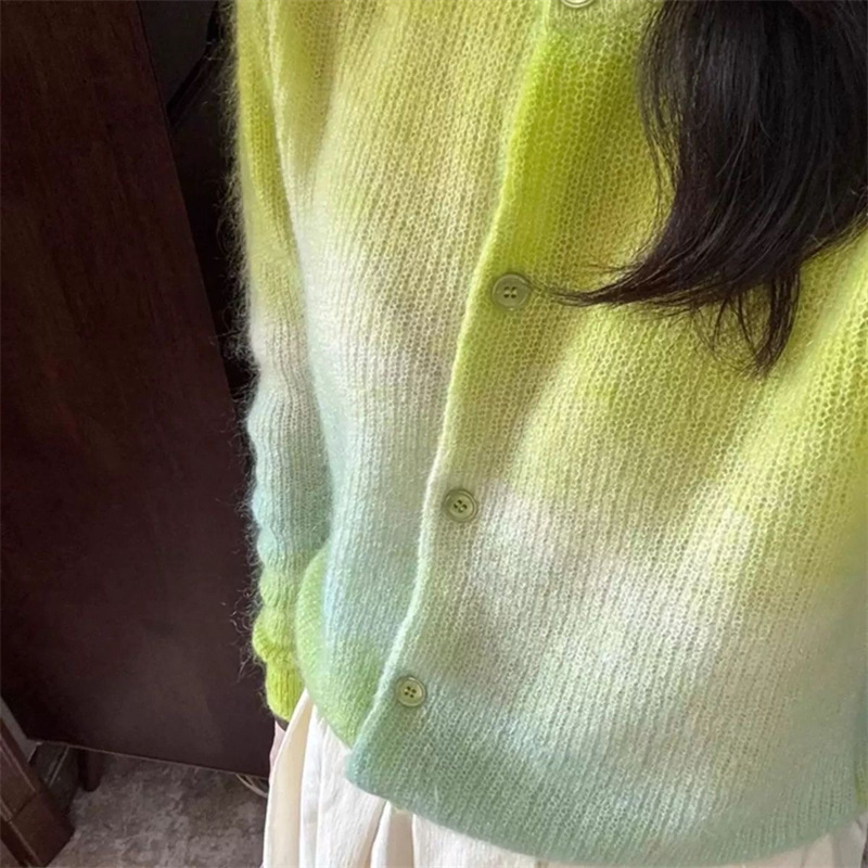 韩系chic穿搭渐变绿色针织开衫女春秋新款小众外搭设计感毛衣外套|undefined