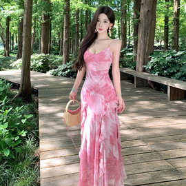 2025粉色睡莲吊带裙荷叶花边垂感仙气显白收腰度假连衣裙女夏季