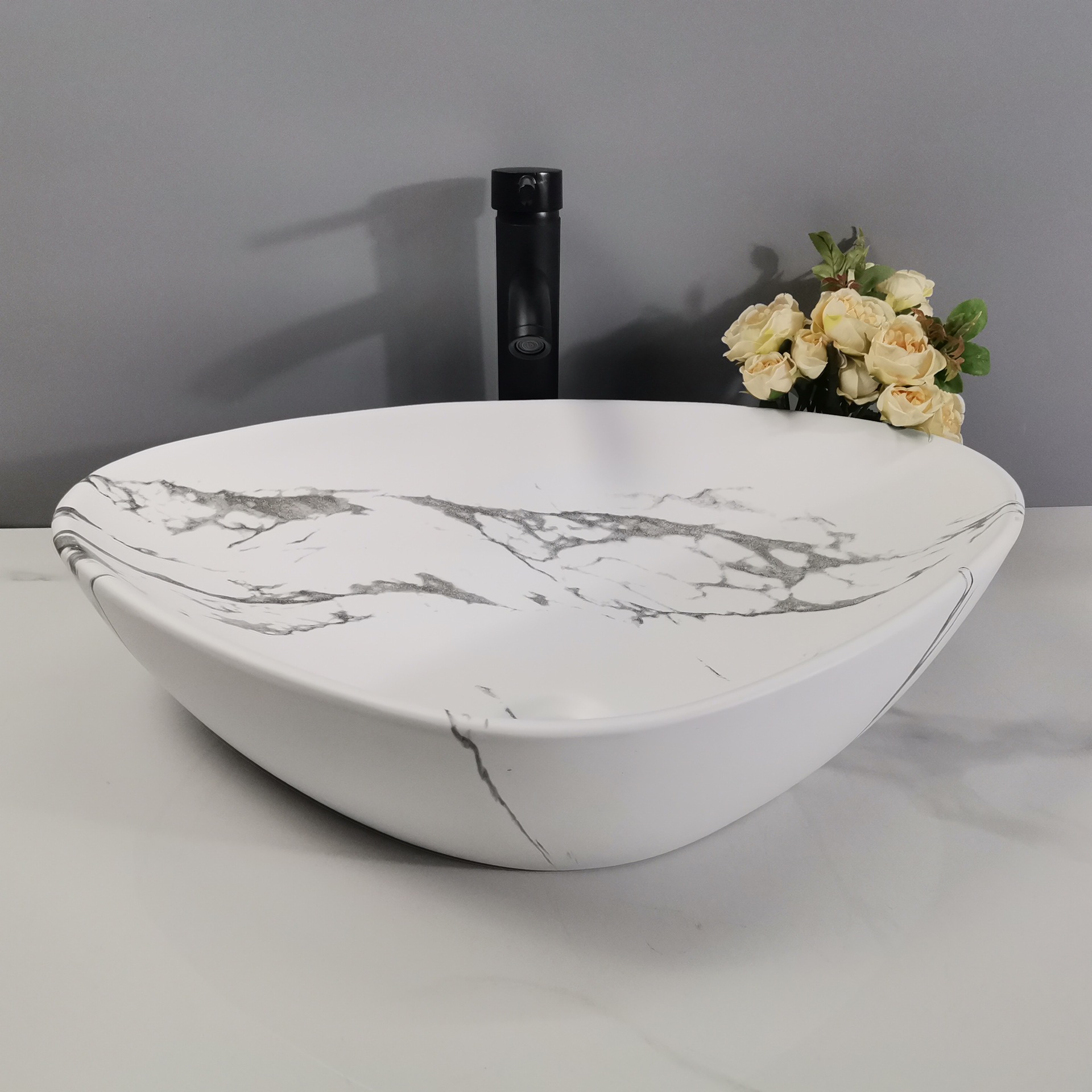 Lavabo Triangular de Cerámica de Diseño Moderno para Hotel o Apartamento, con Patrón de Mármol, para Baño o Lavandería