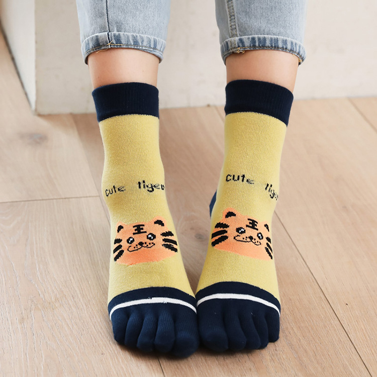 Women's demi-season cotton socks