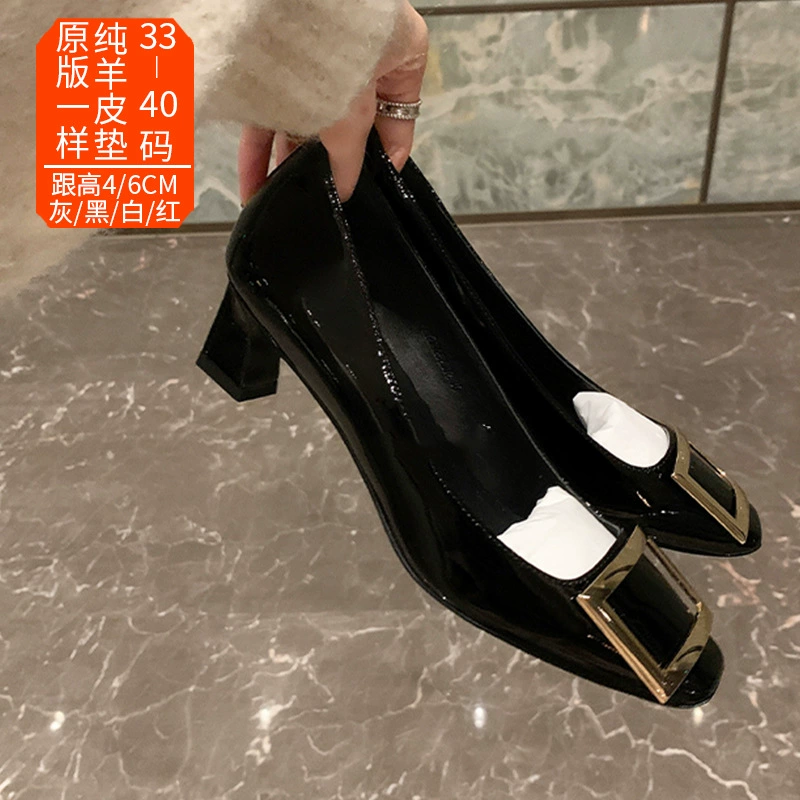 Женские туфли на среднем каблуке с квадратной пряжкой RV, весна-лето 2025, французский ретро-стиль, неглубокий квадратный носок, массивный каблук, серые, для повседневной носки и свадебных мероприятий.