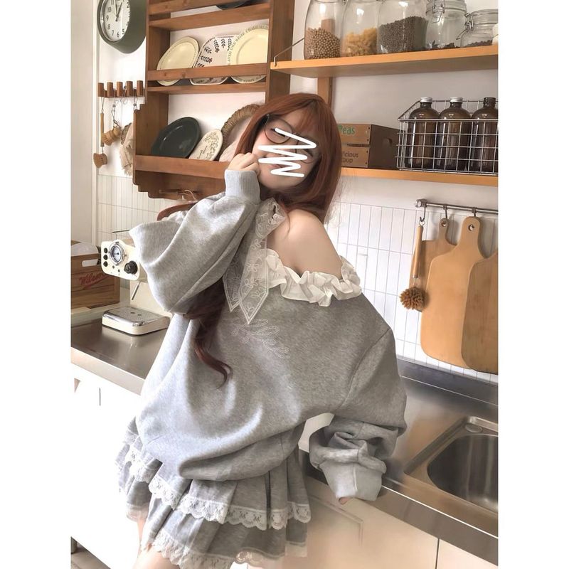 设计感蕾丝花边甜美露肩卫衣女春秋新款宽松慵懒灰色长袖斜肩上衣|undefined