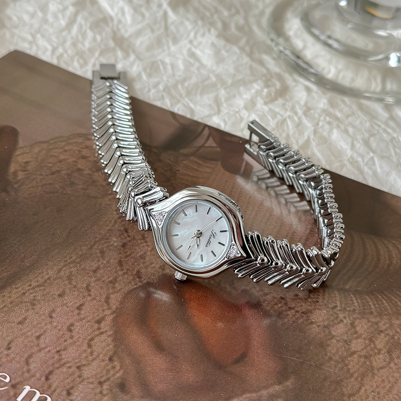 Reloj Scottie Fishbone Chain 9722 con esfera de nácar Poetry Gaudí Mermaid Princess para mujer_voghion.com