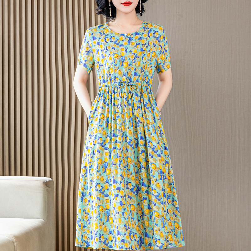 中高年女性綿のワンピース40-50歳のお母さんは夏の半袖がゆったりしています。|undefined